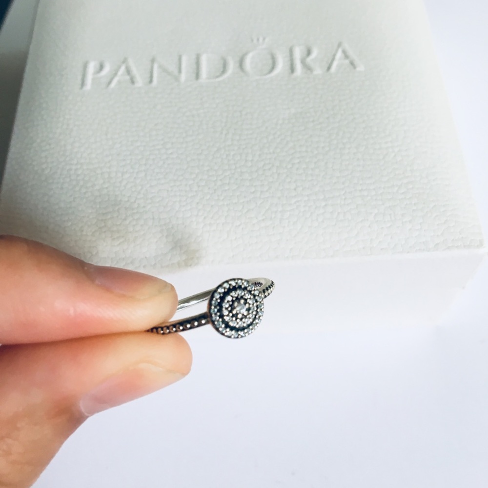 PANDORA RADIANT ELEGANCE RING
